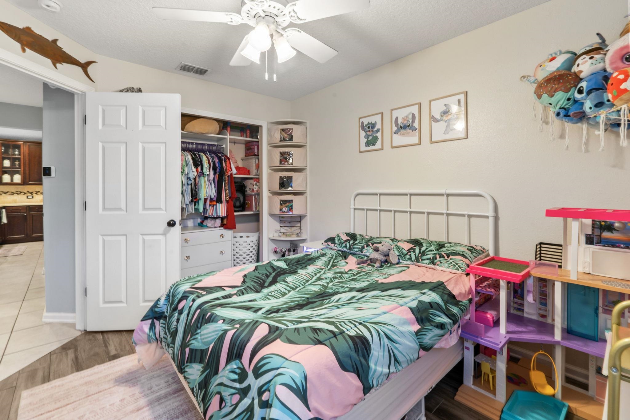 467 W New England Dr