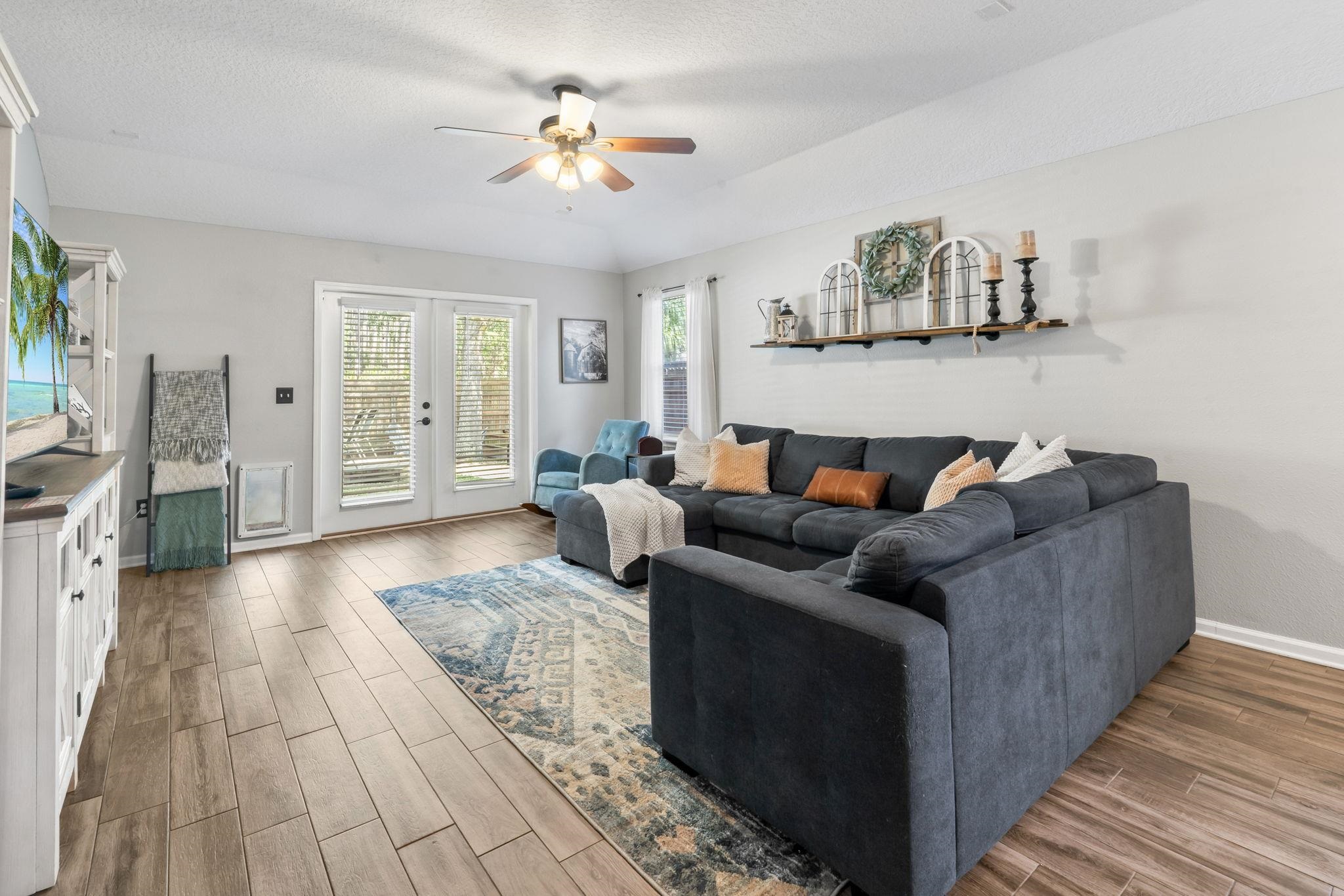 467 W New England Dr