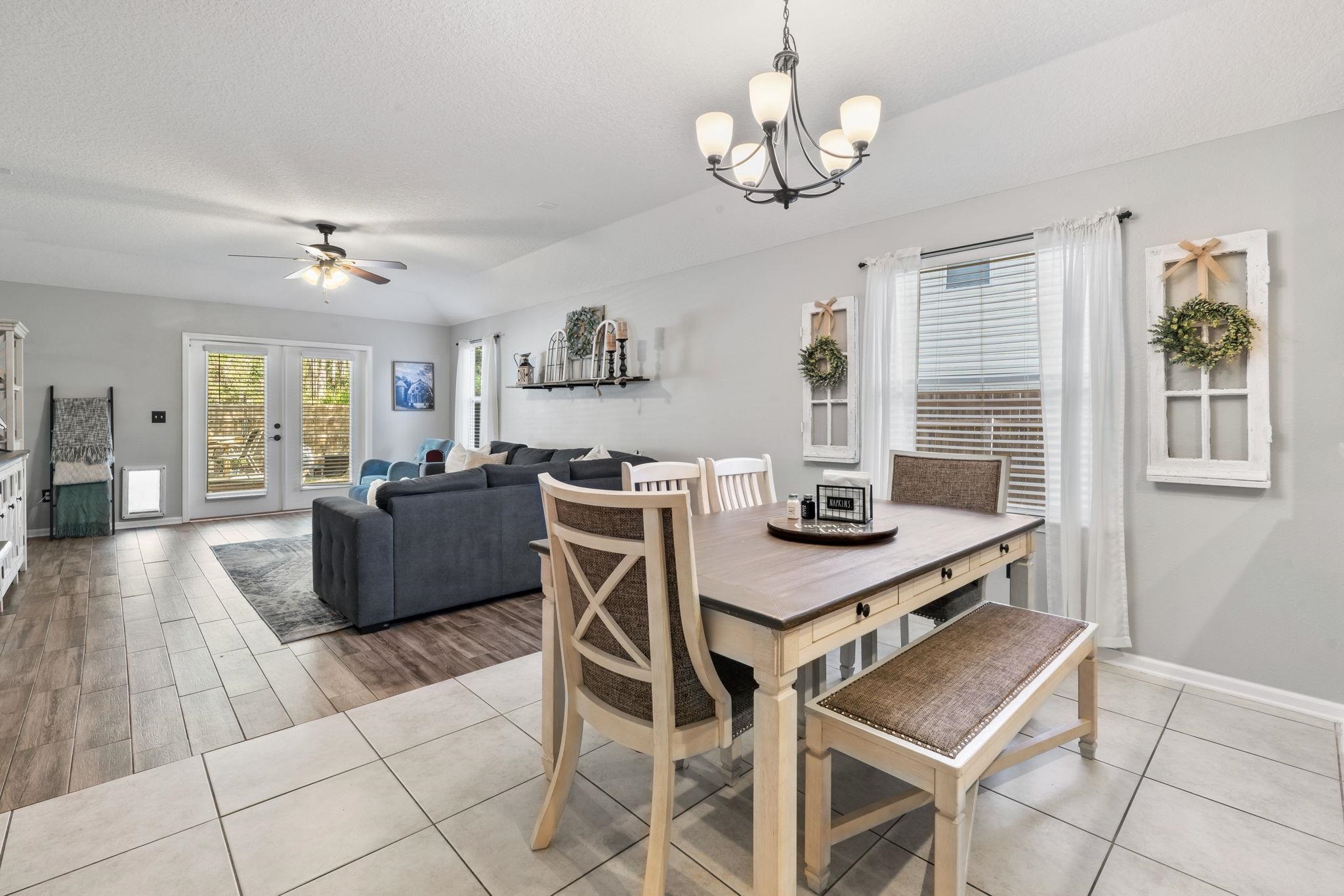 467 W New England Dr