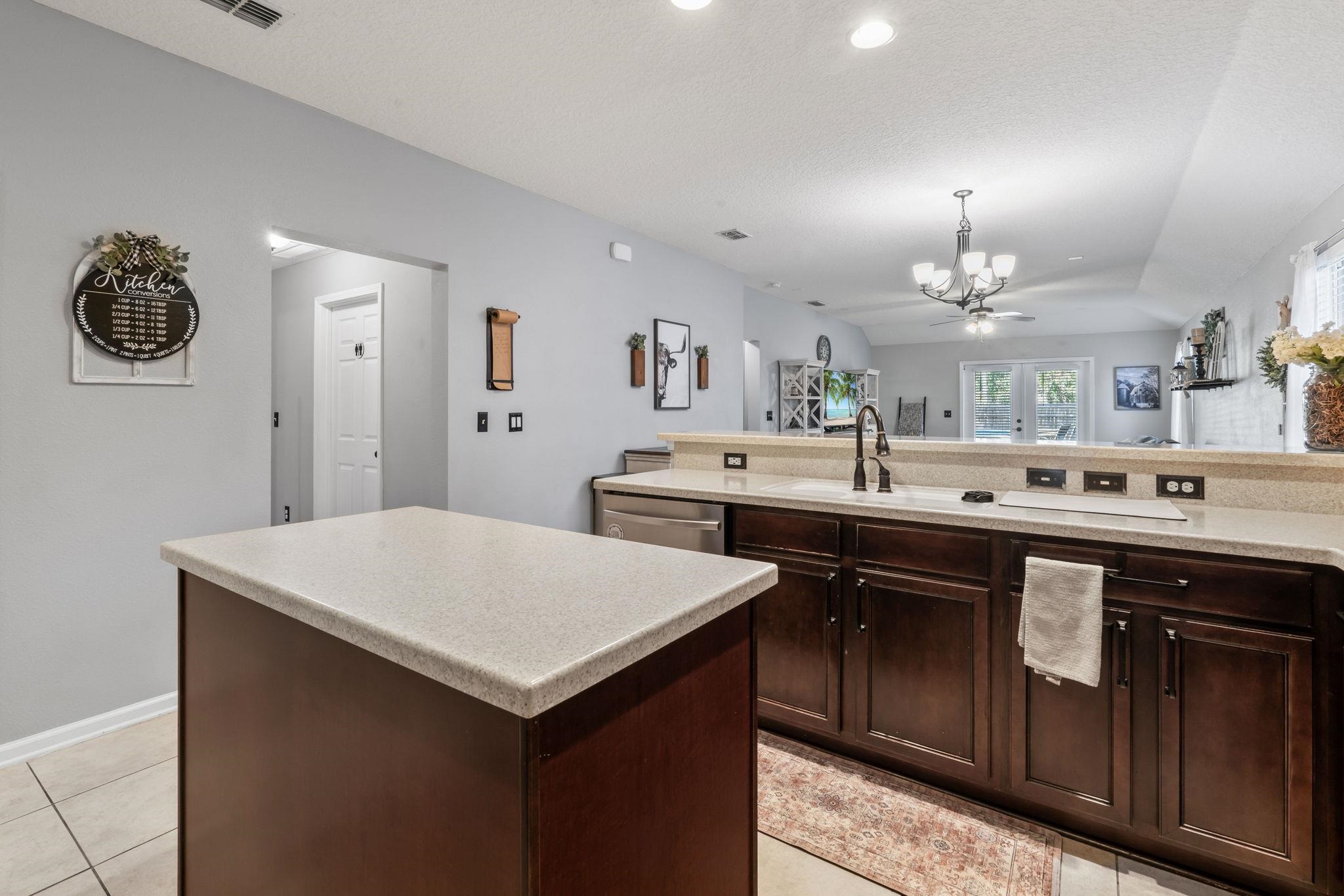 467 W New England Dr