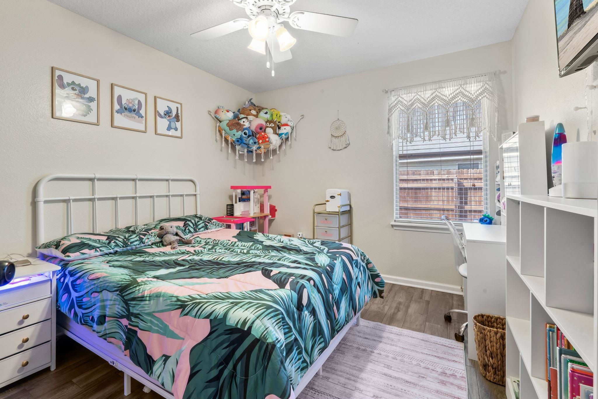 467 W New England Dr