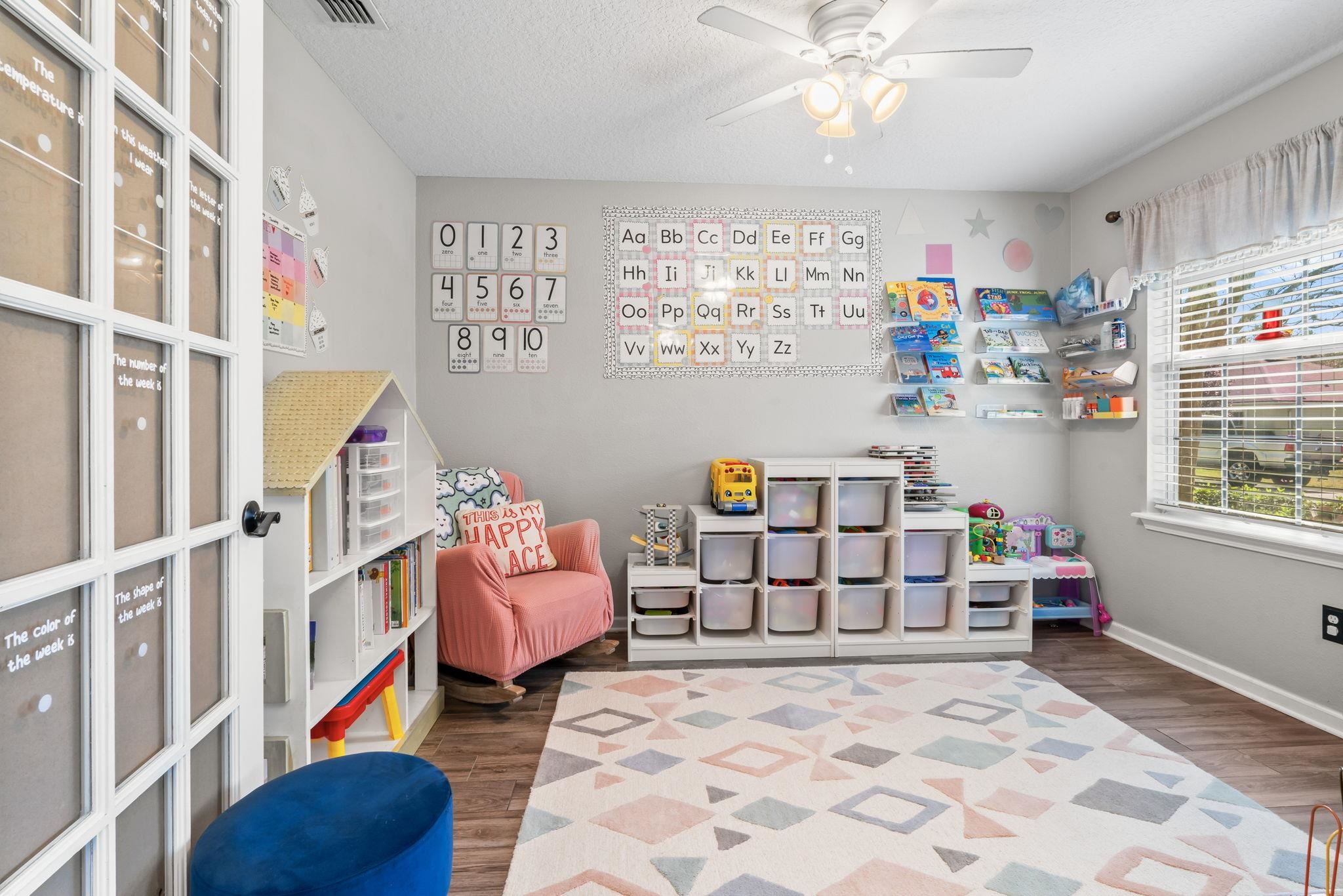 467 W New England Dr