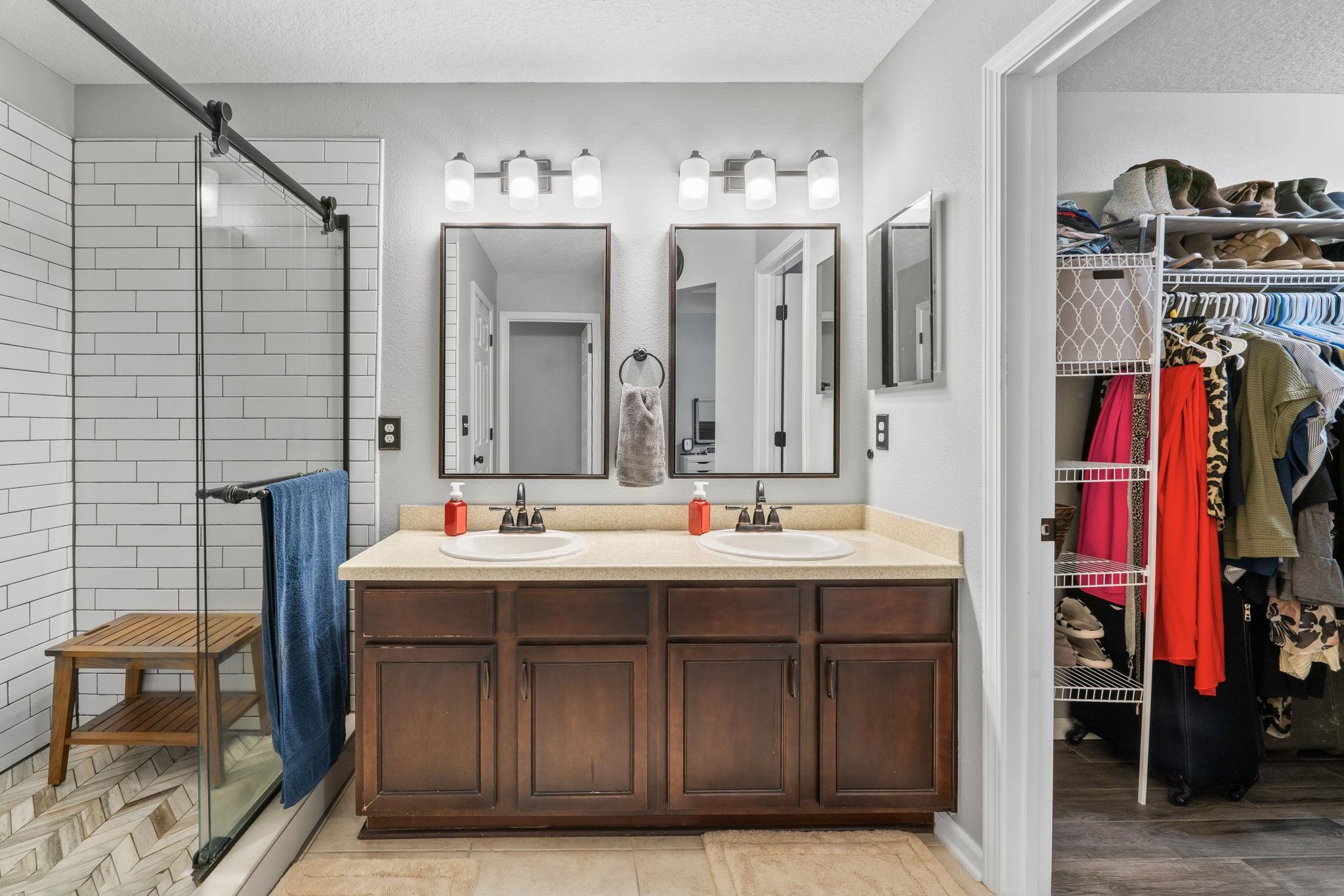 467 W New England Dr