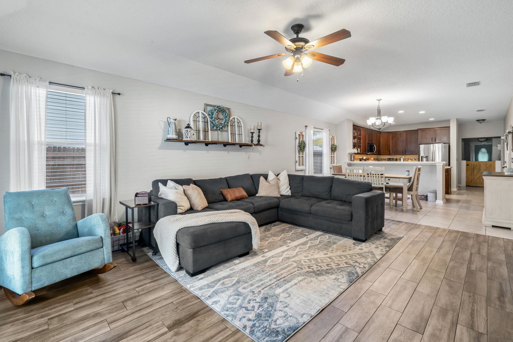 467 W New England Dr