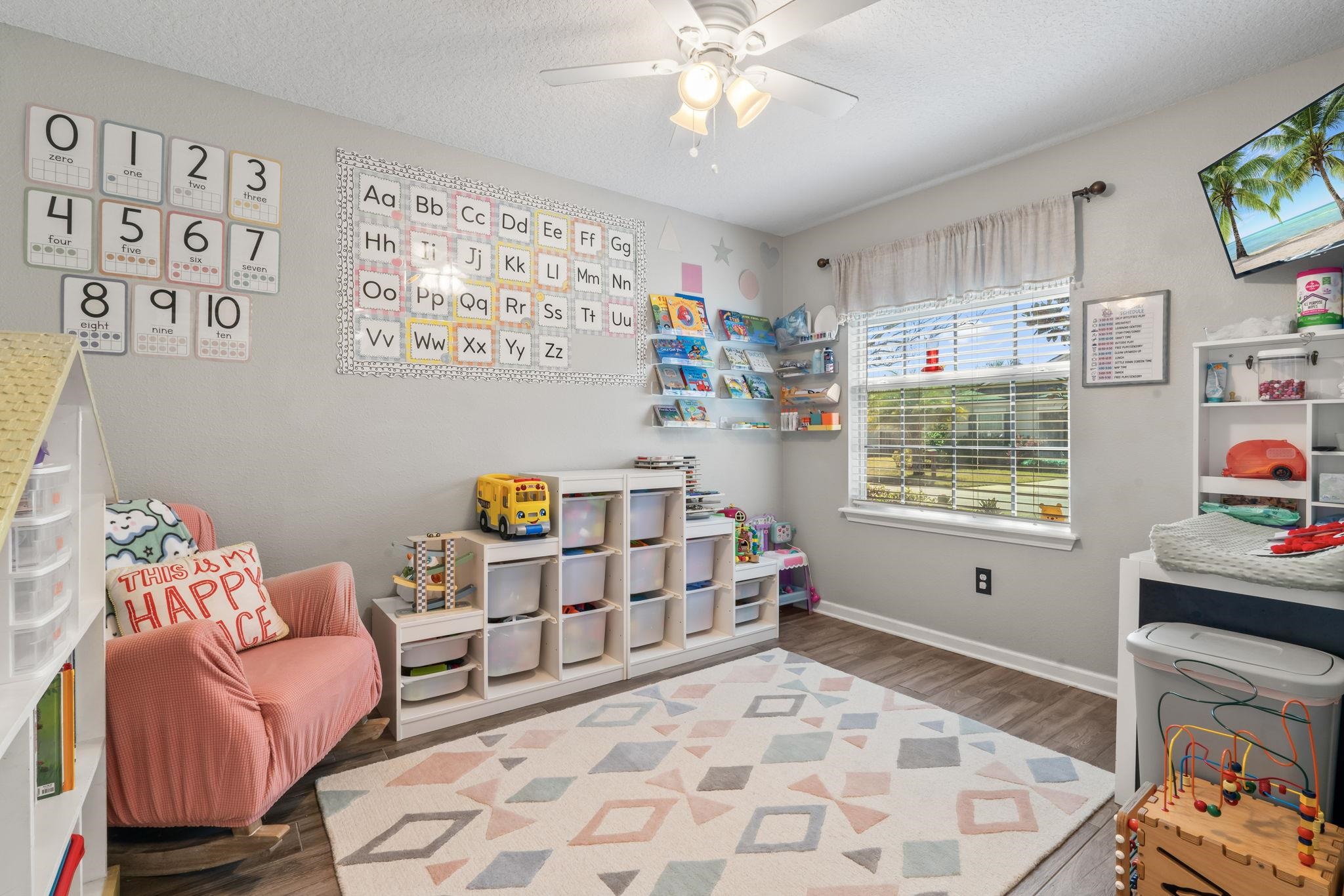 467 W New England Dr