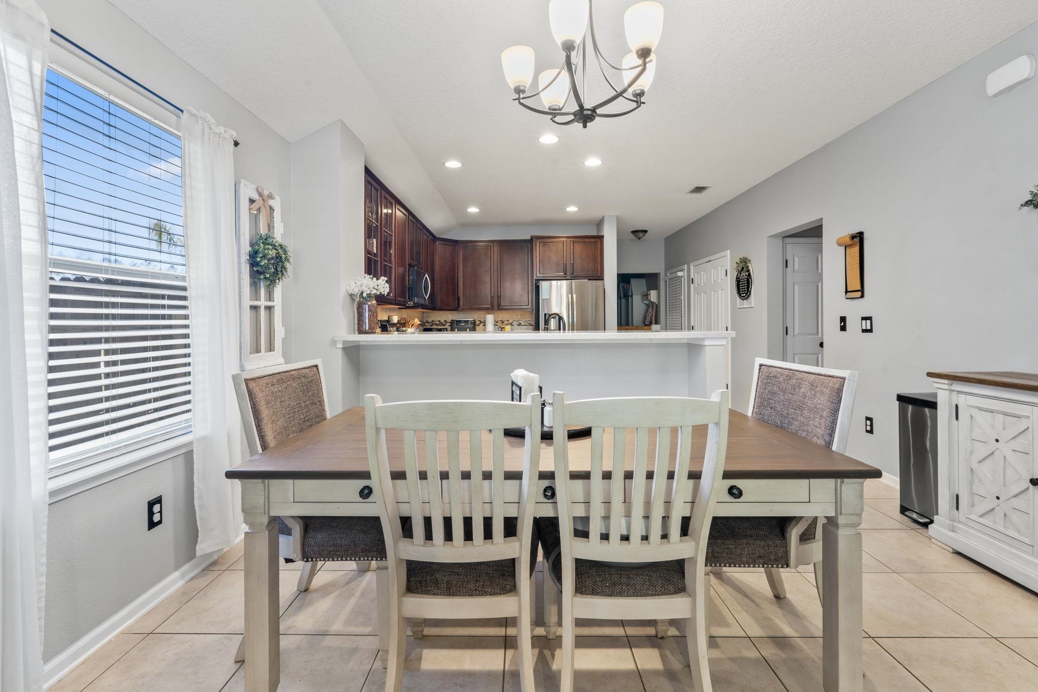 467 W New England Dr