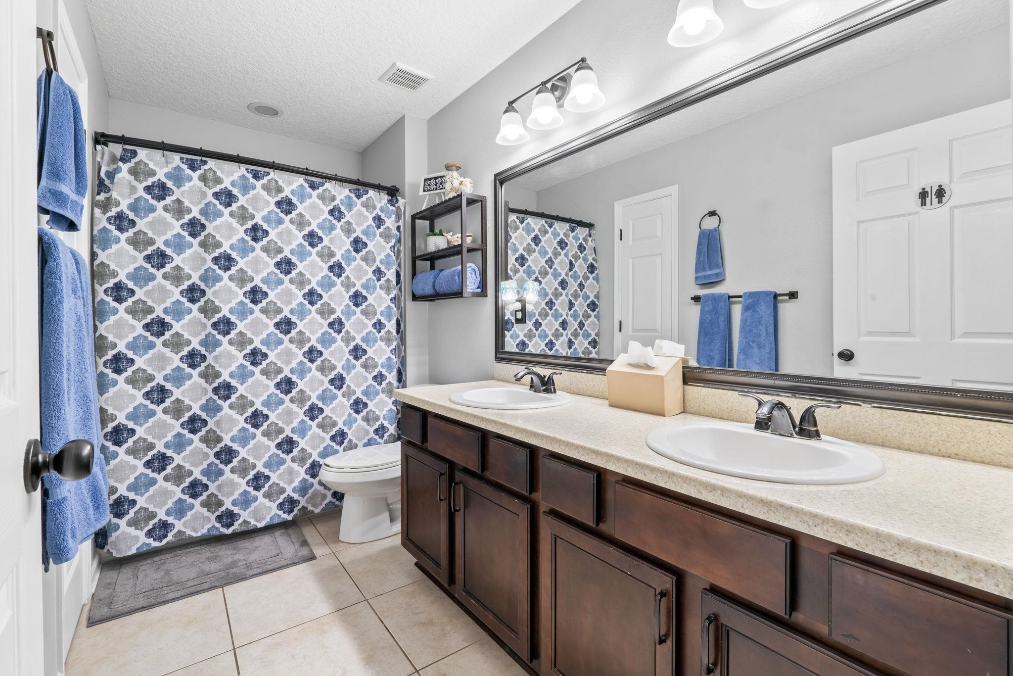 467 W New England Dr