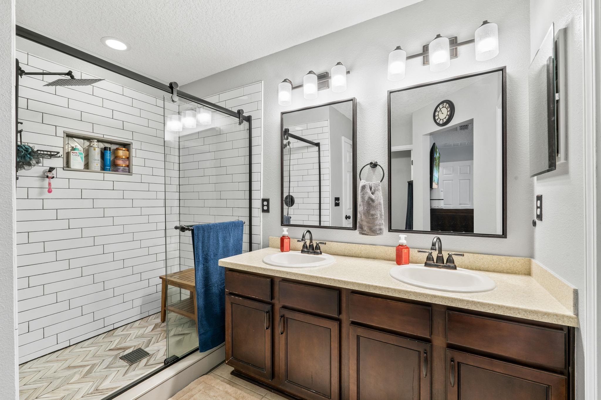 467 W New England Dr