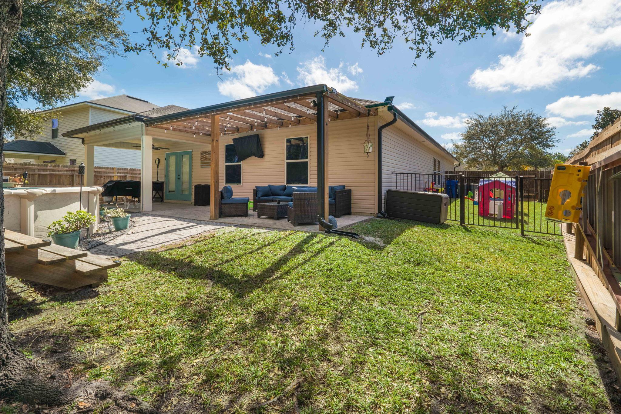 467 W New England Dr