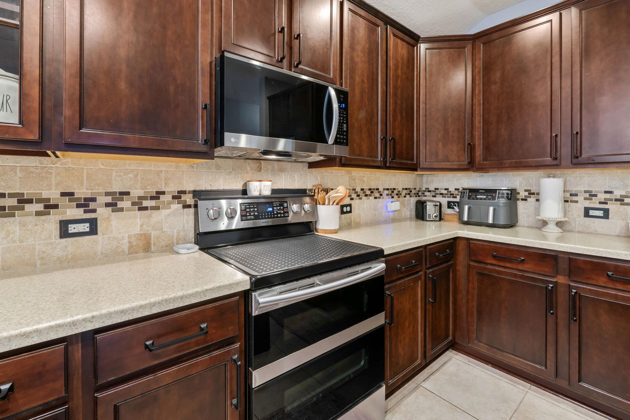 467 W New England Dr