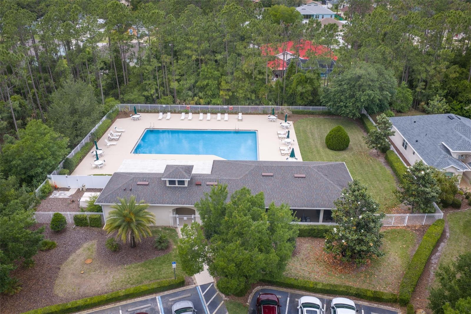 15 ROYALE LN