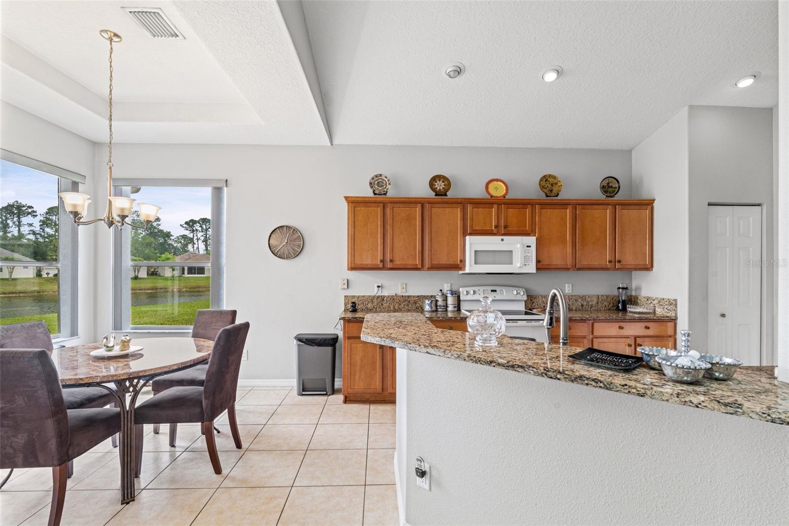 15 ROYALE LN