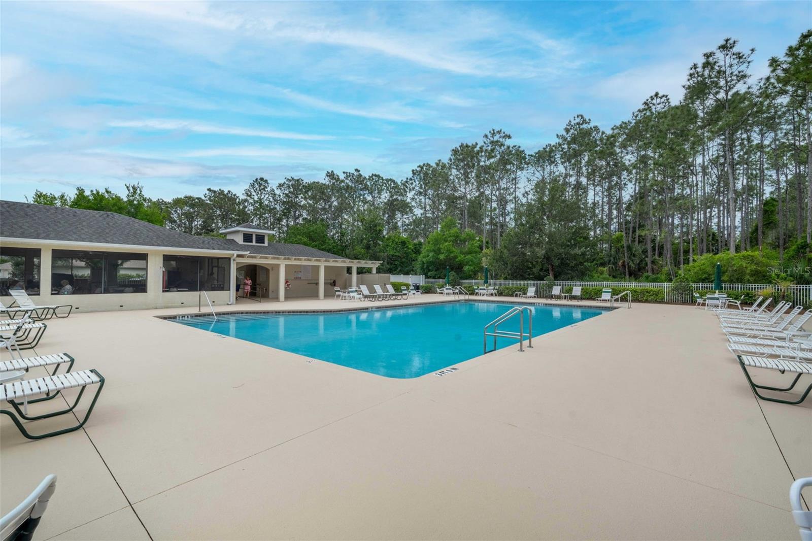 15 ROYALE LN