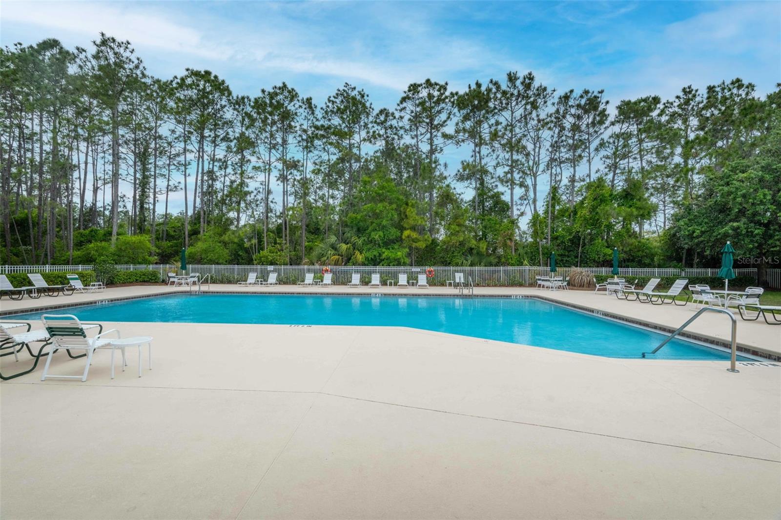 15 ROYALE LN