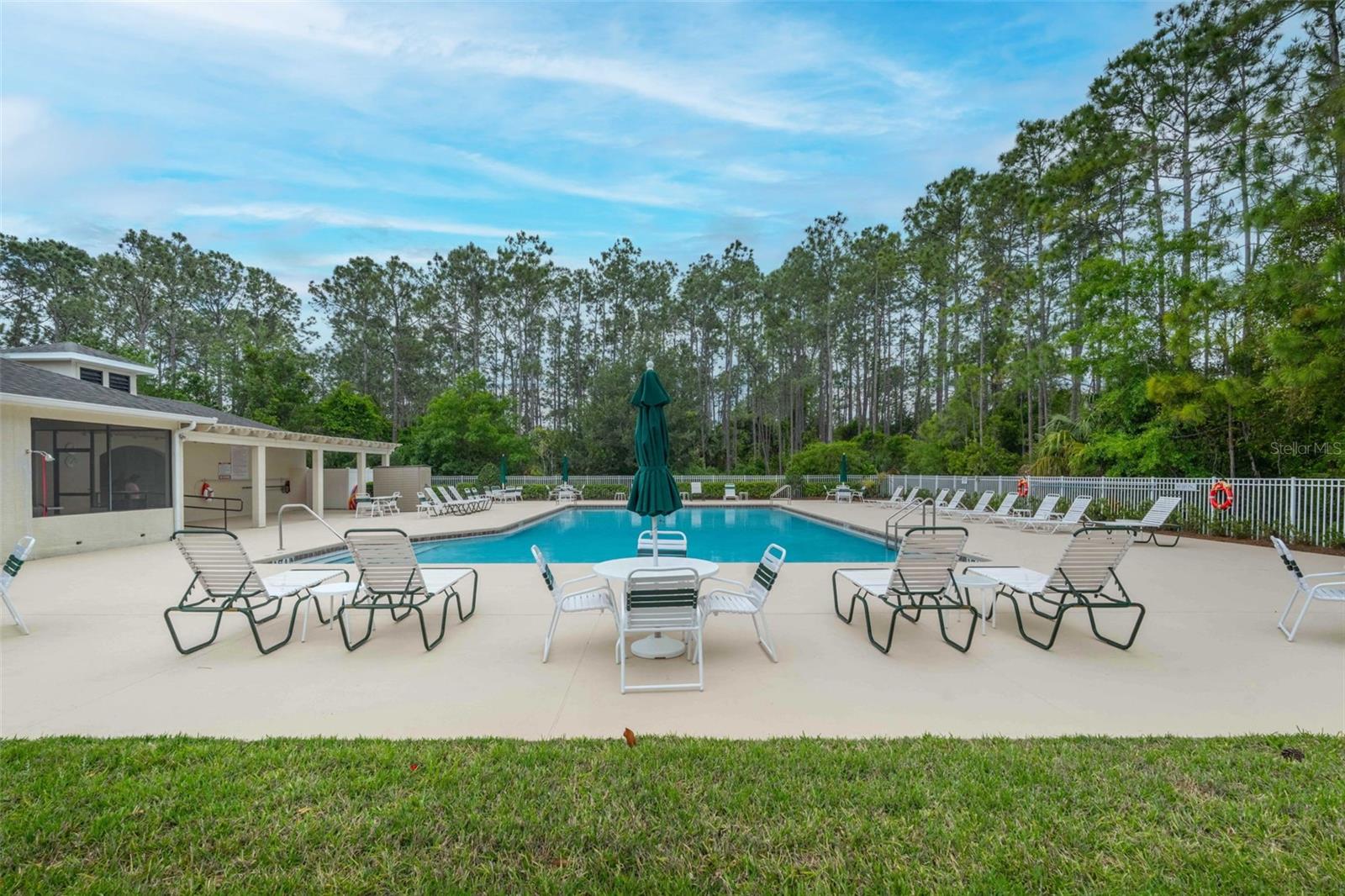 15 ROYALE LN