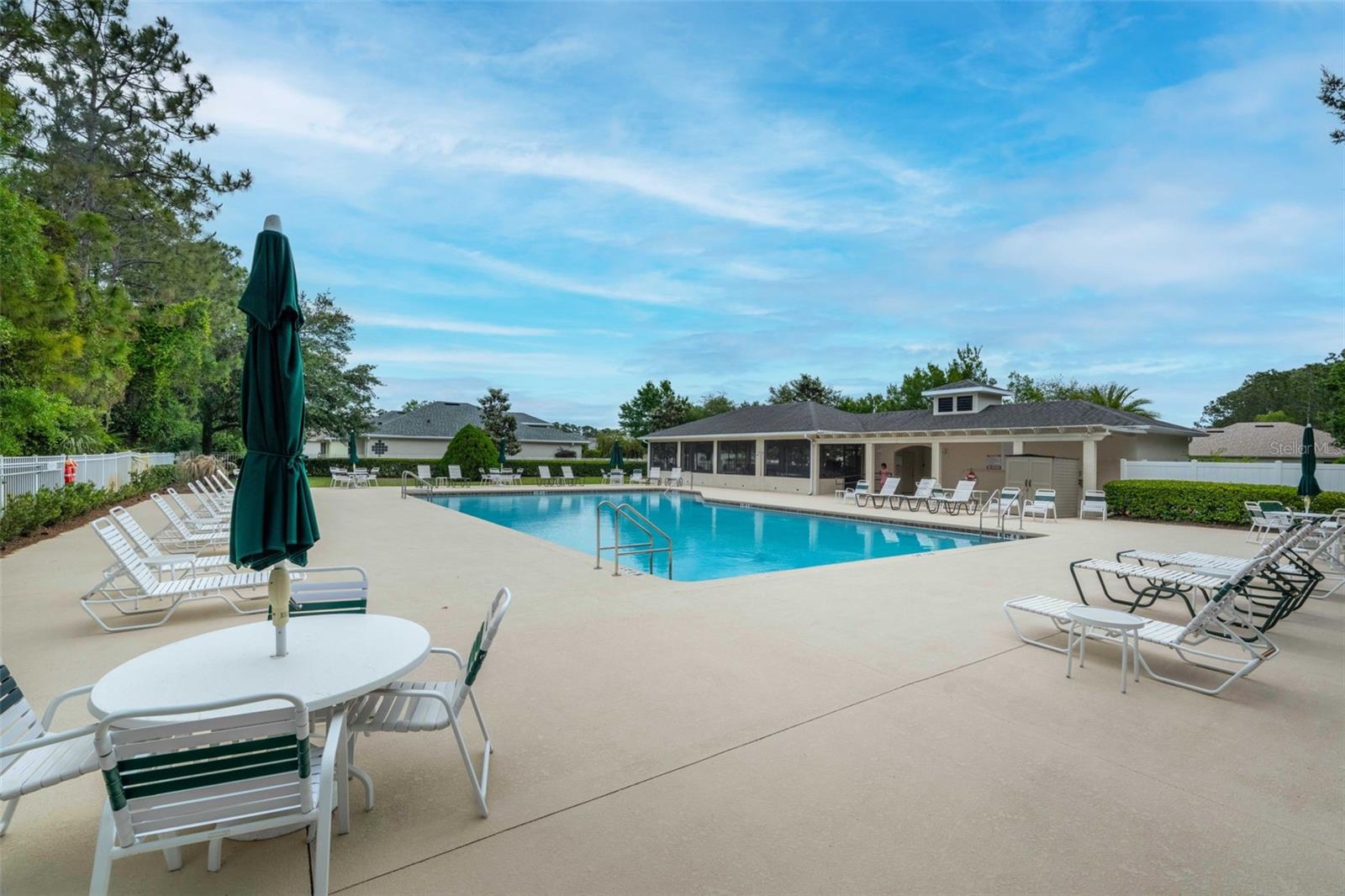 15 ROYALE LN