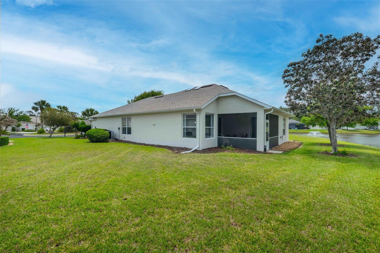 15 ROYALE LN