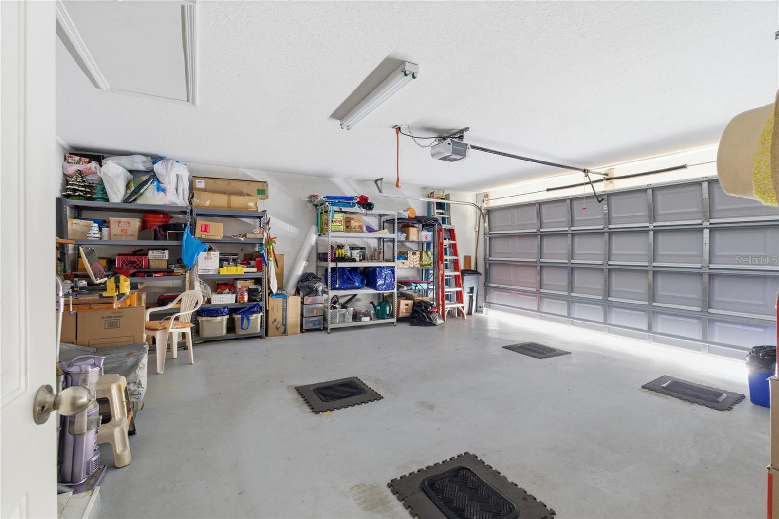 15 ROYALE LN
