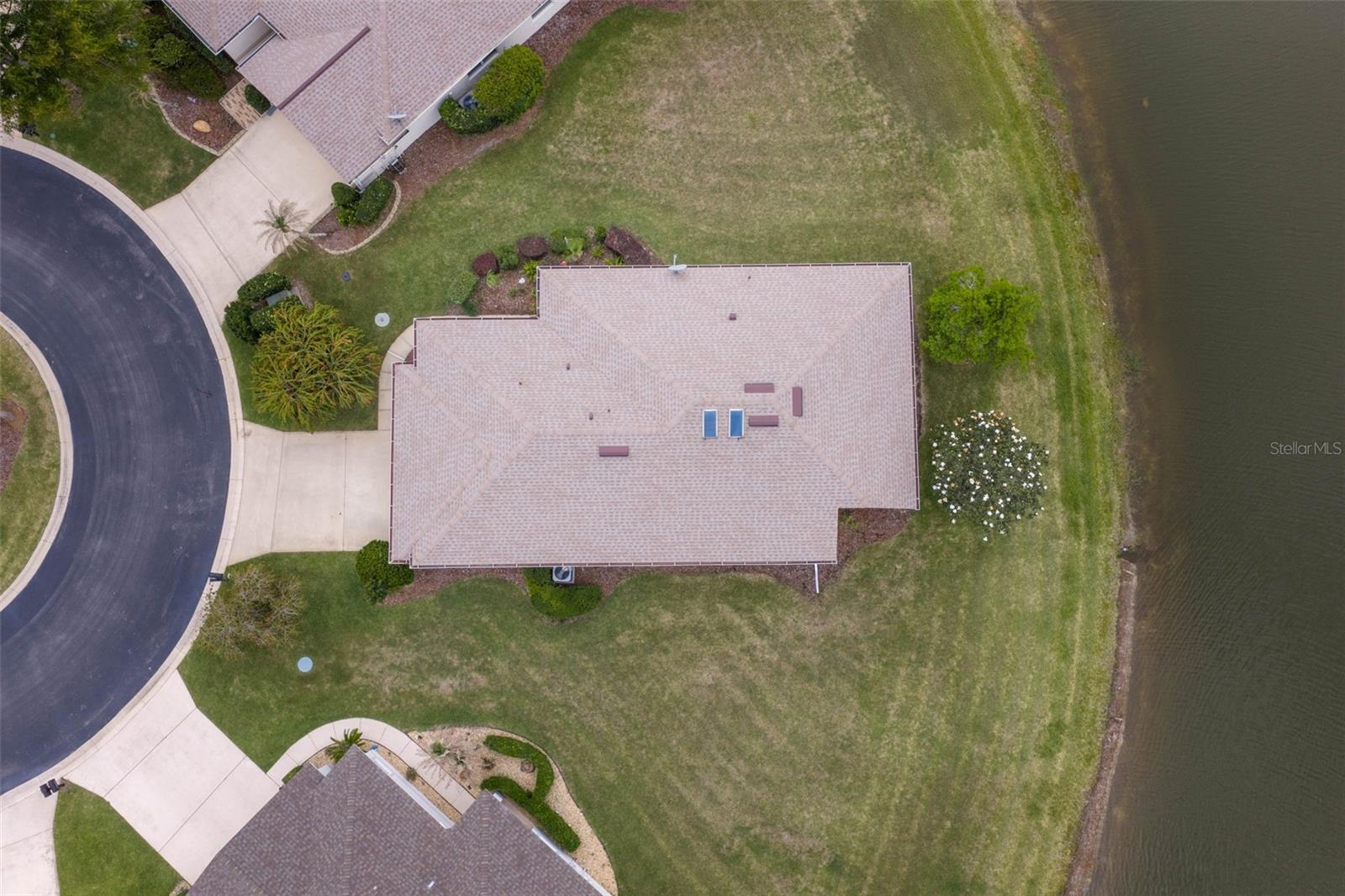 15 ROYALE LN