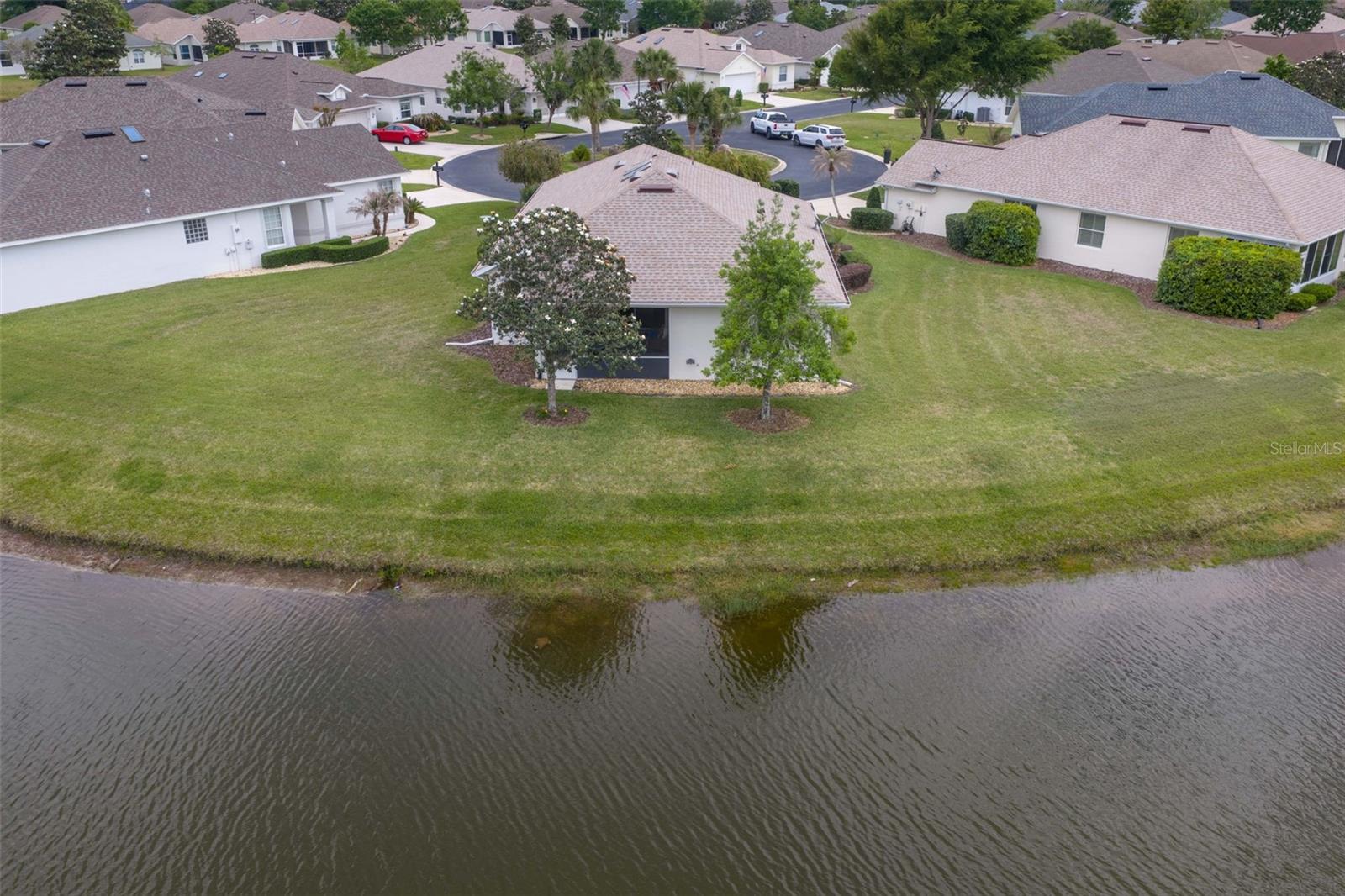 15 ROYALE LN