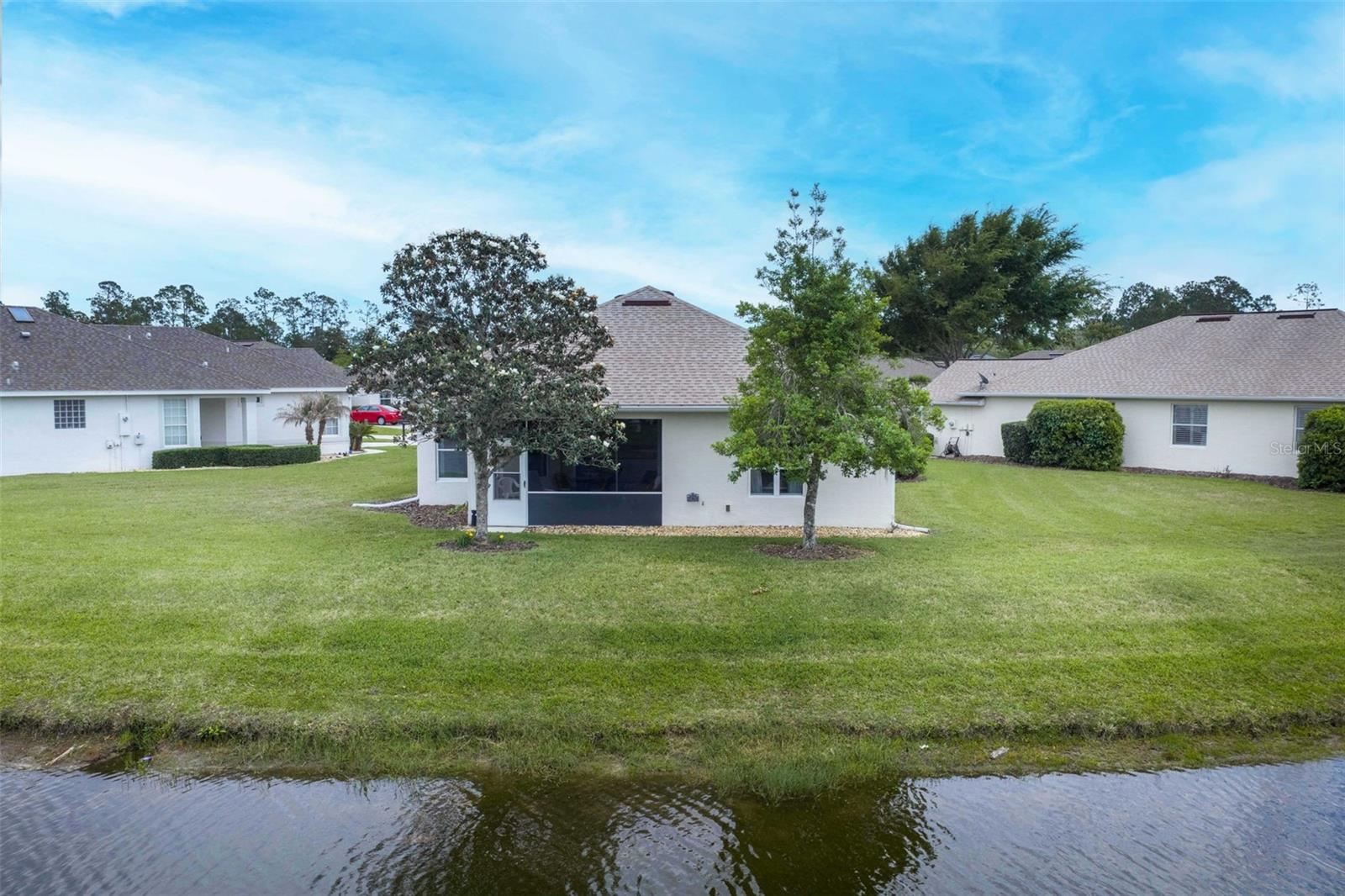 15 ROYALE LN