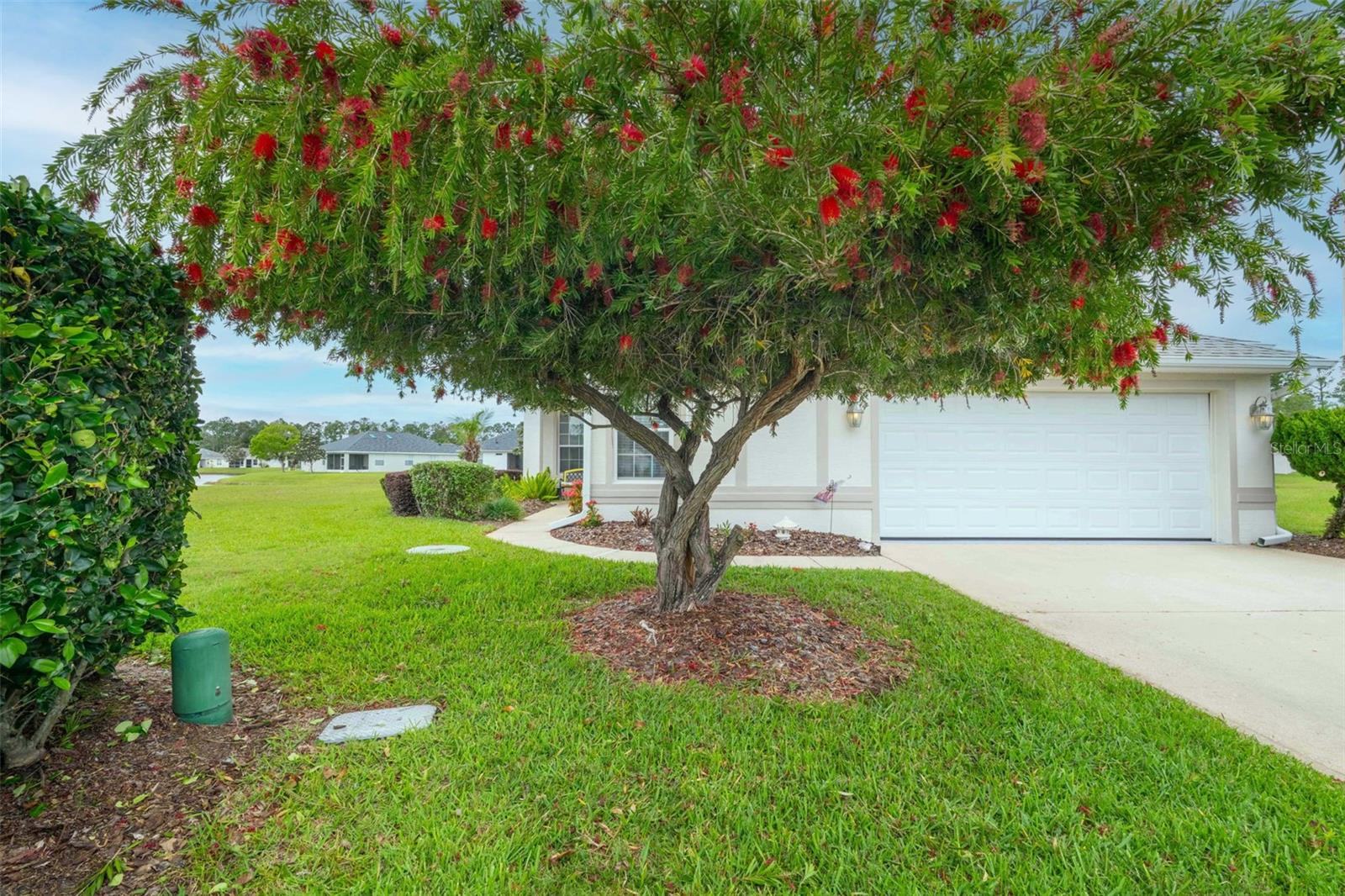 15 ROYALE LN