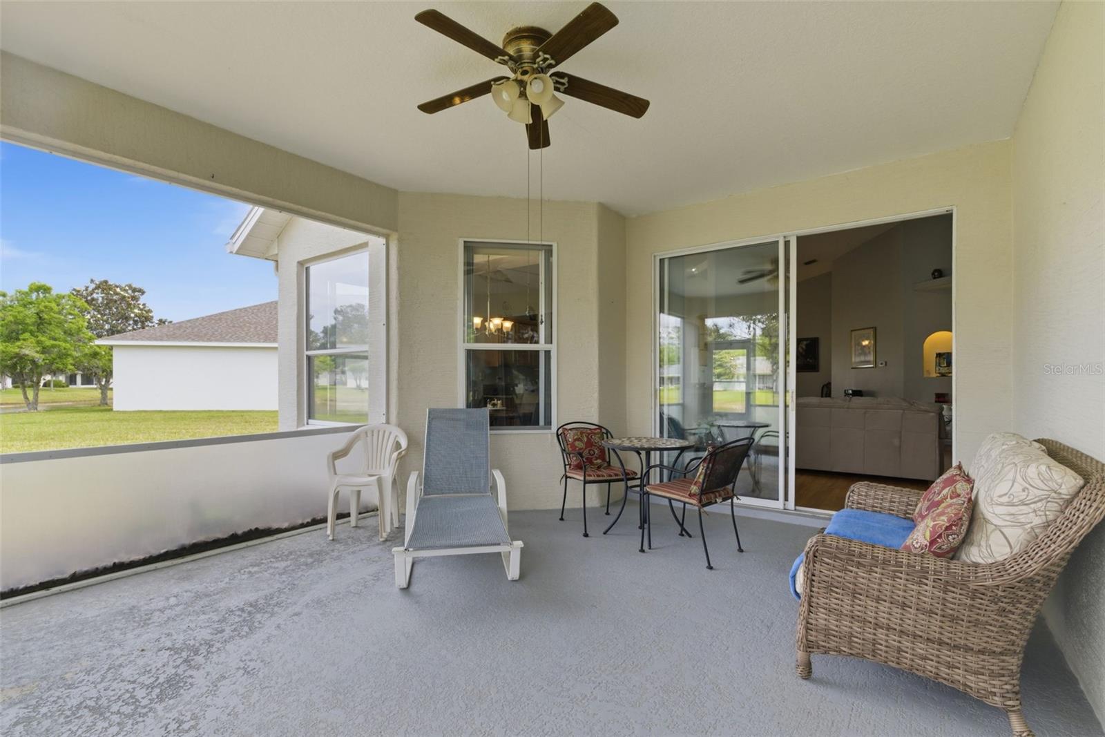 15 ROYALE LN
