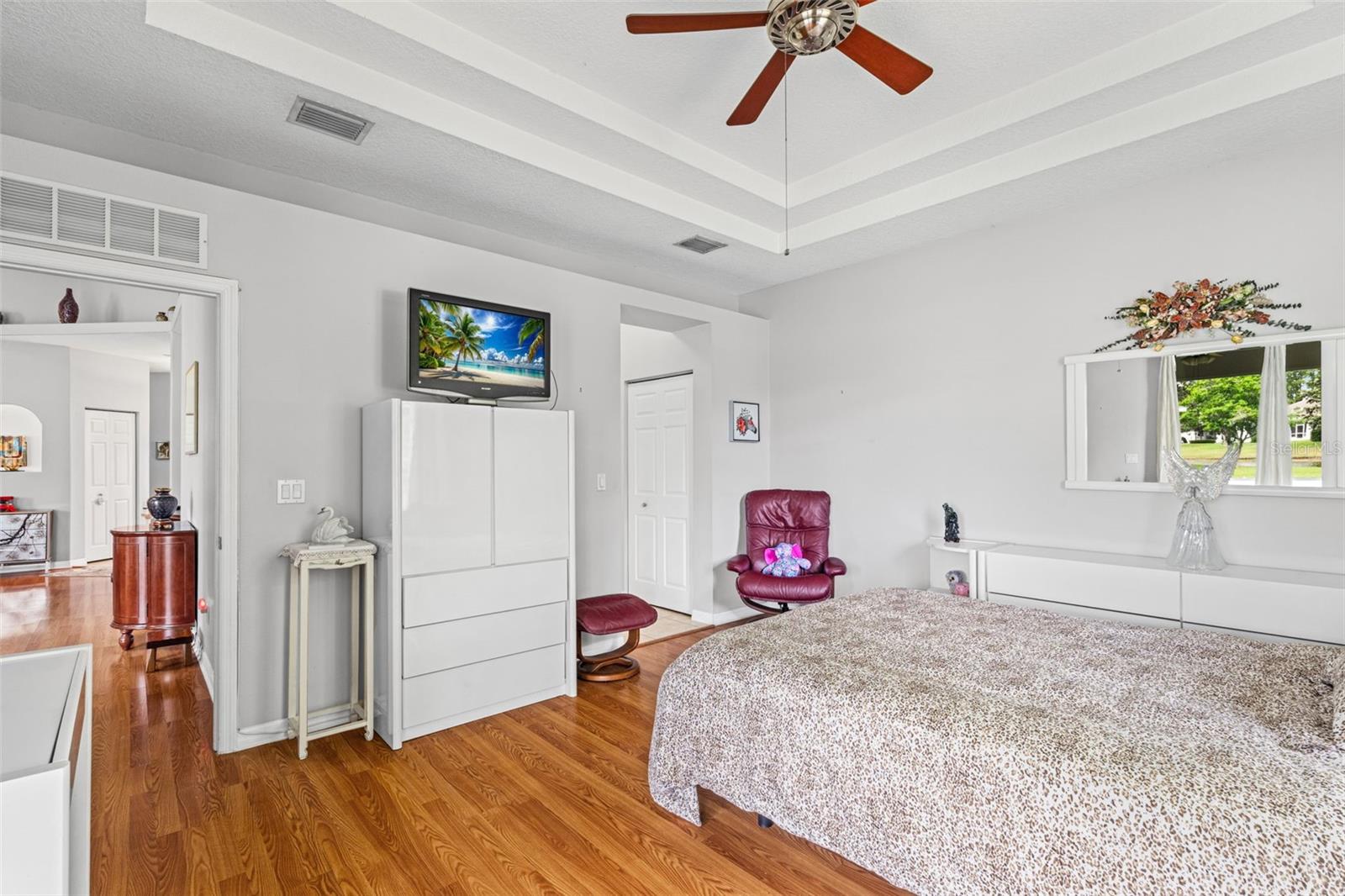15 ROYALE LN