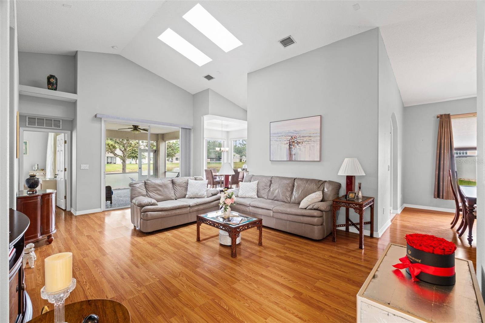 15 ROYALE LN
