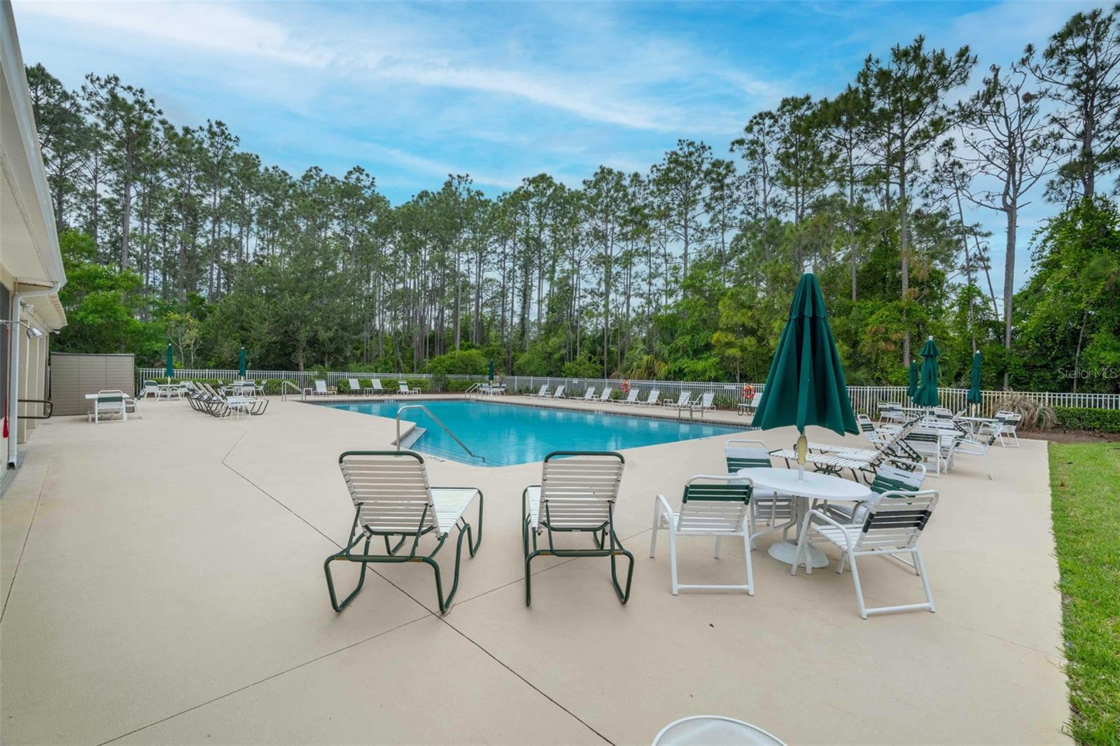 15 ROYALE LN