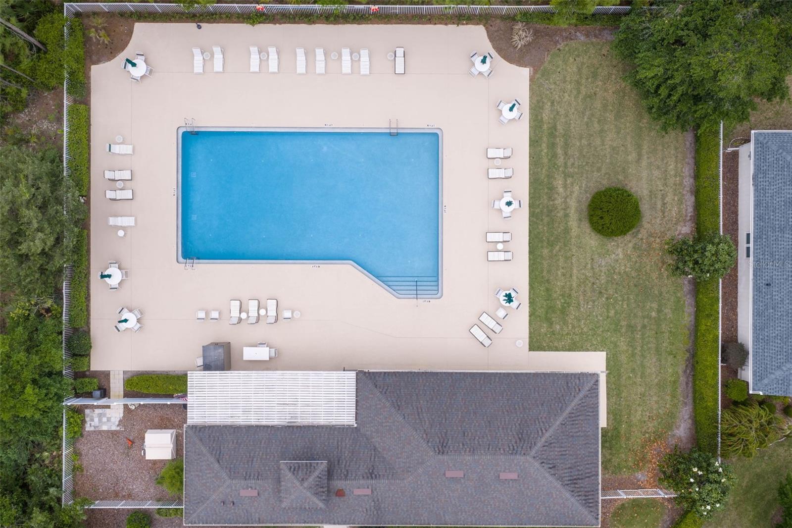 15 ROYALE LN