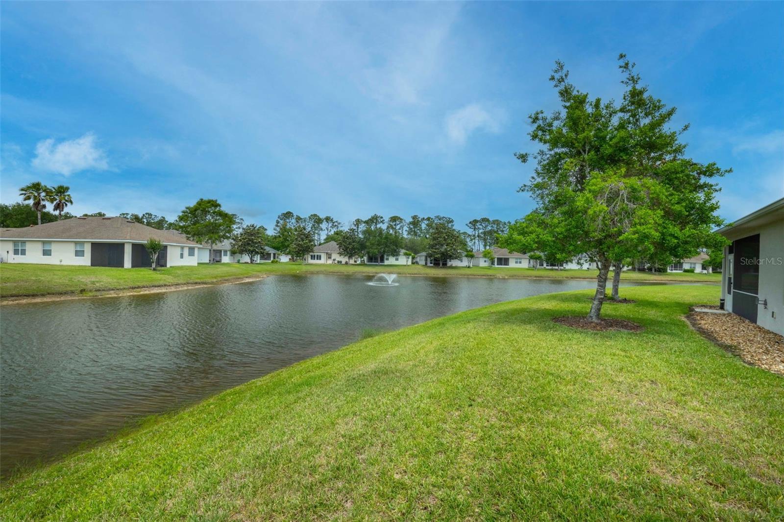 15 ROYALE LN
