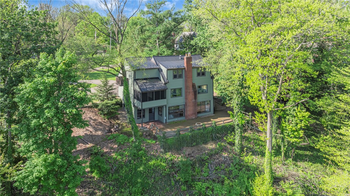 390 4th Ave