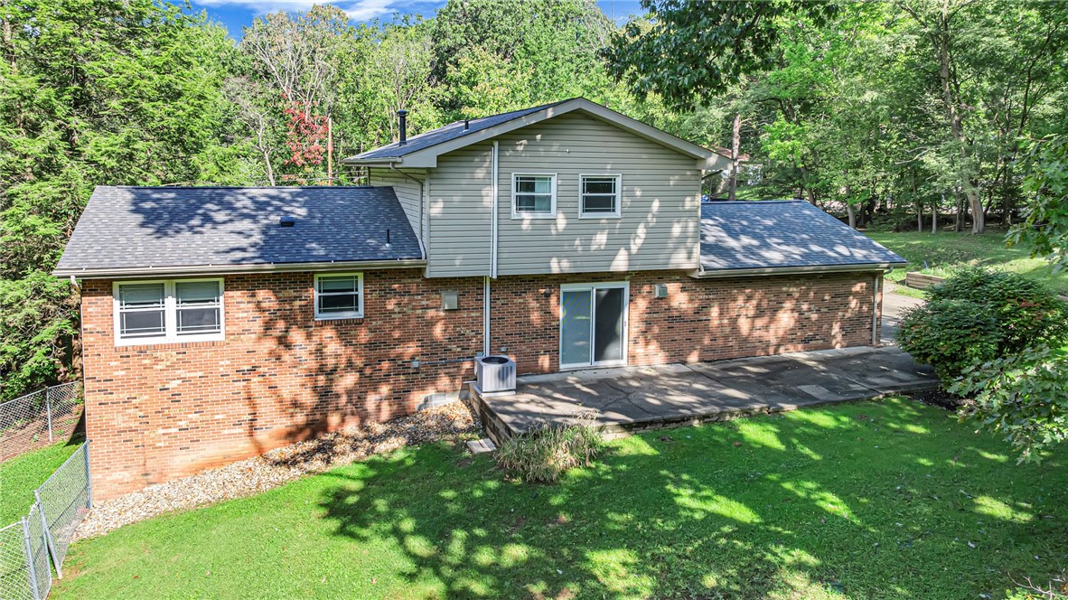 120 W Woodland Dr