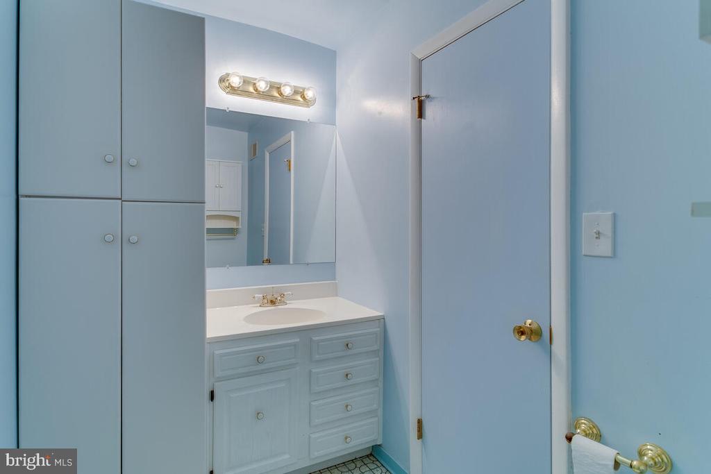 7607 STONEY HARBOR COURT