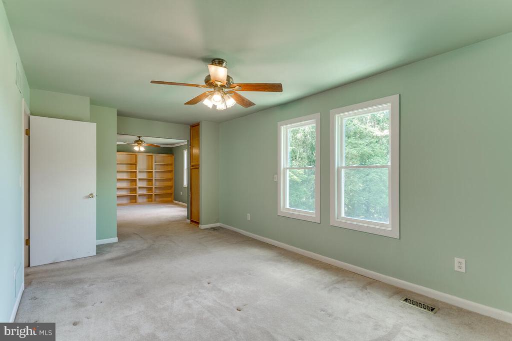 7607 STONEY HARBOR COURT
