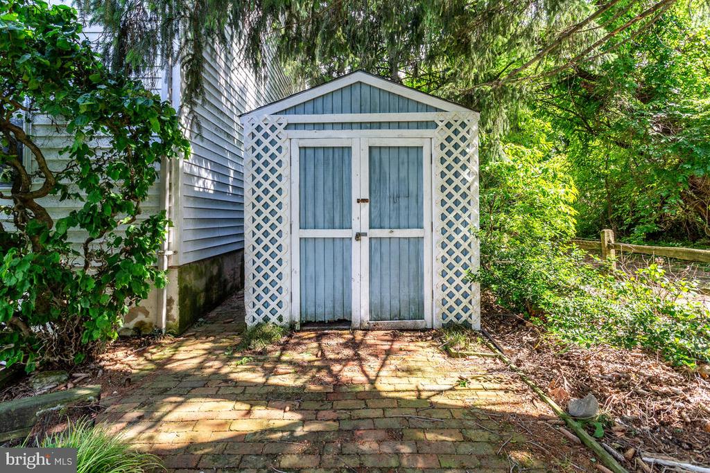 7607 STONEY HARBOR COURT