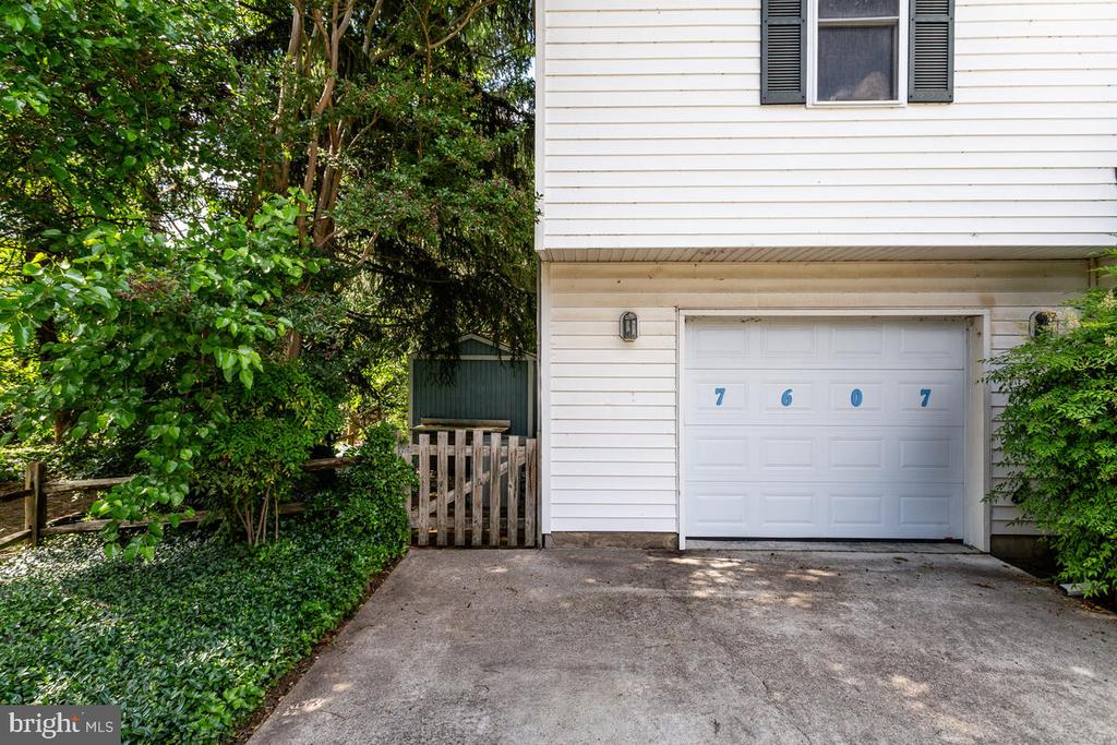 7607 STONEY HARBOR COURT