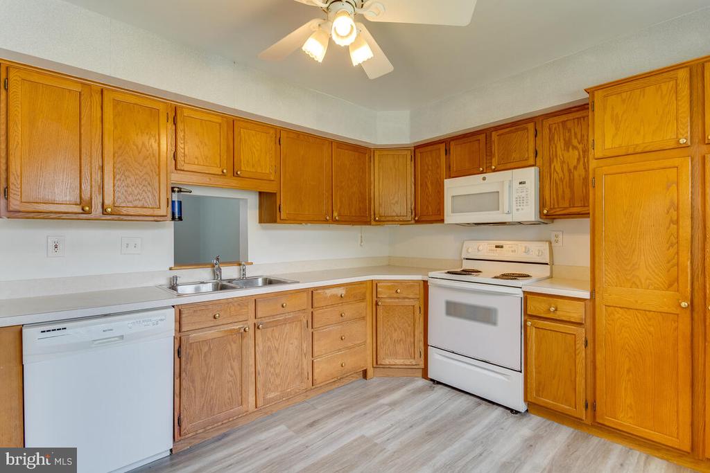 7607 STONEY HARBOR COURT