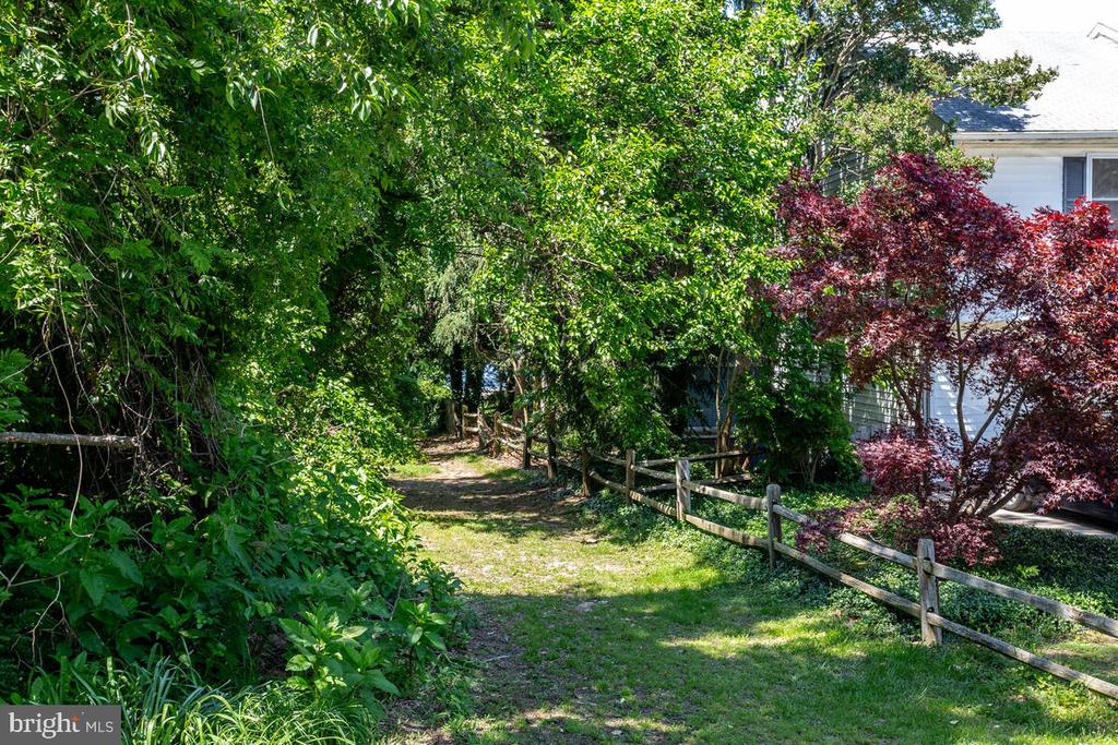 7607 STONEY HARBOR COURT