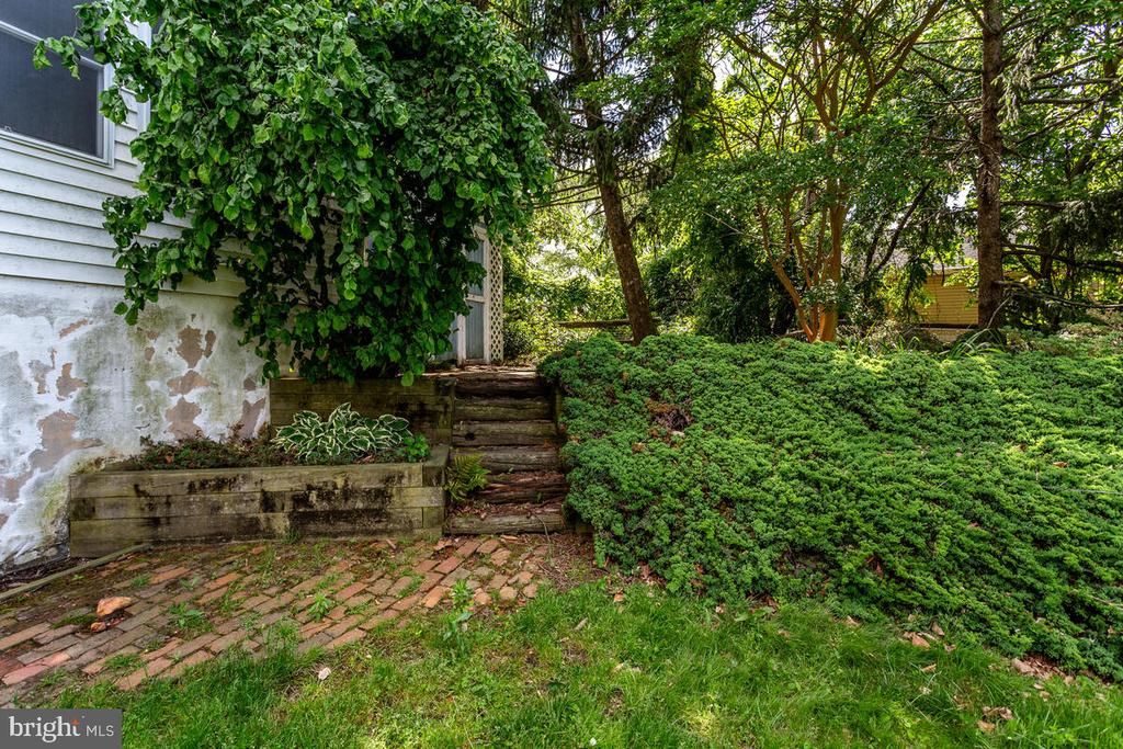 7607 STONEY HARBOR COURT