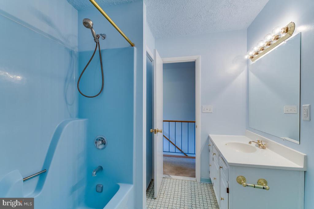 7607 STONEY HARBOR COURT