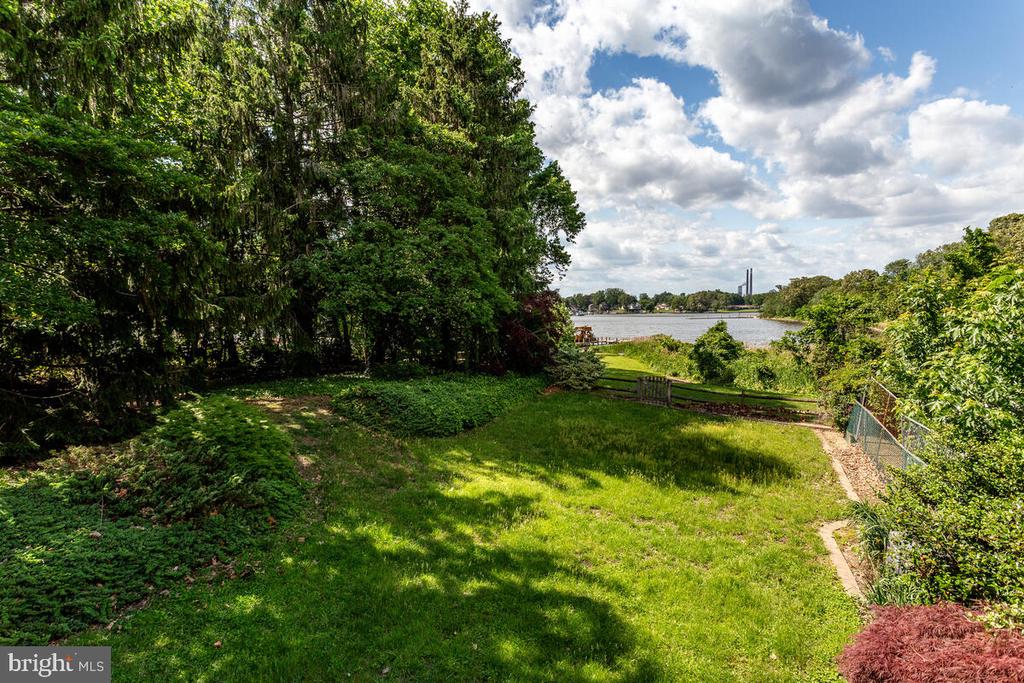 7607 STONEY HARBOR COURT