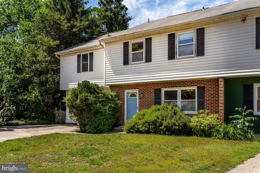 7607 STONEY HARBOR COURT
