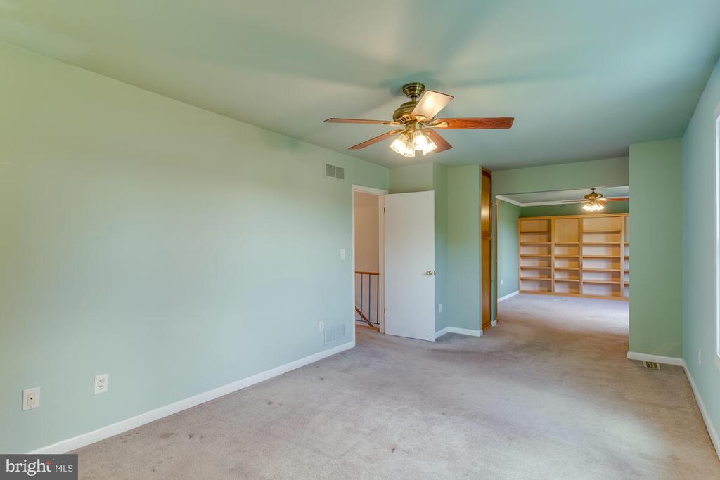 7607 STONEY HARBOR COURT