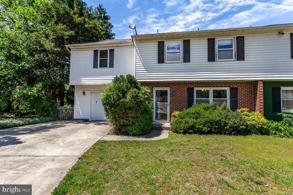 7607 STONEY HARBOR COURT