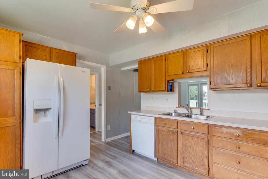 7607 STONEY HARBOR COURT