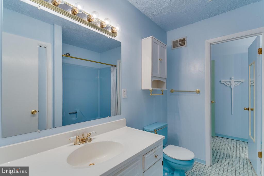 7607 STONEY HARBOR COURT