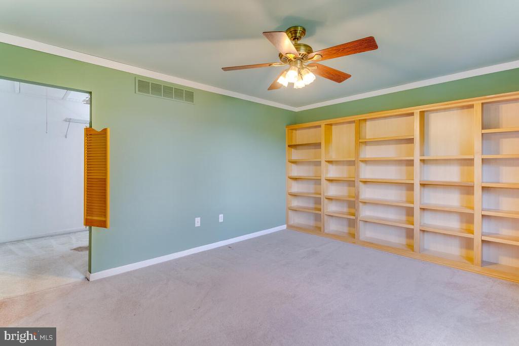 7607 STONEY HARBOR COURT