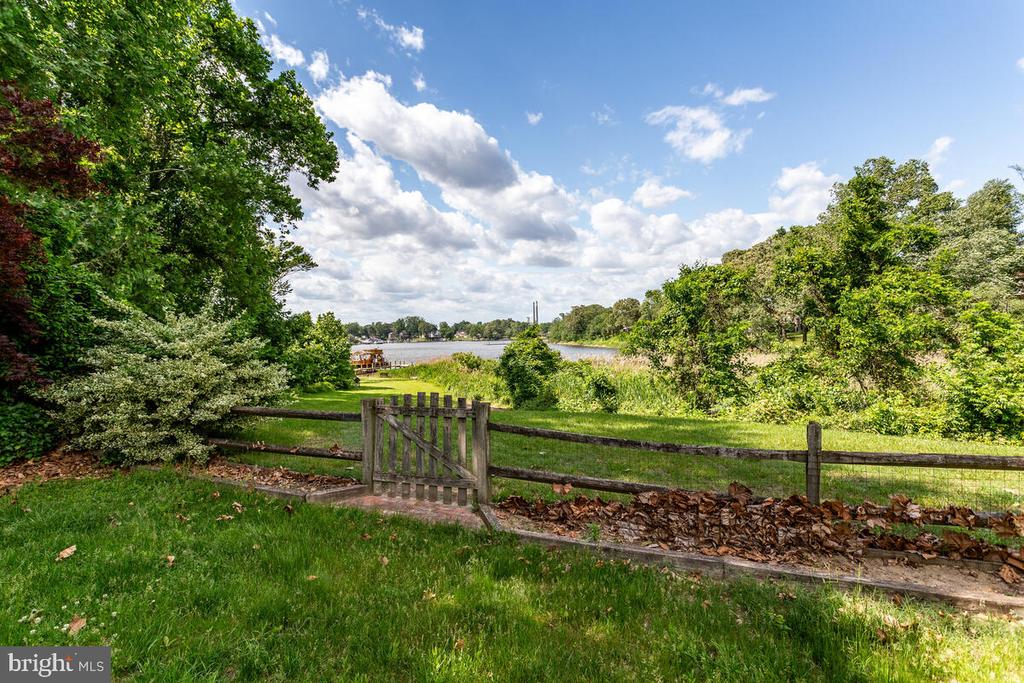 7607 STONEY HARBOR COURT